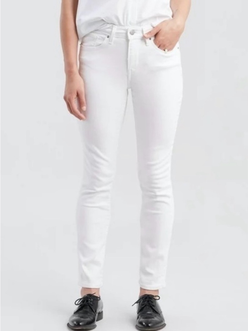 Women's Levi’s White Mid Rise Skinny Cuffed Hem Jeans - Size 28
